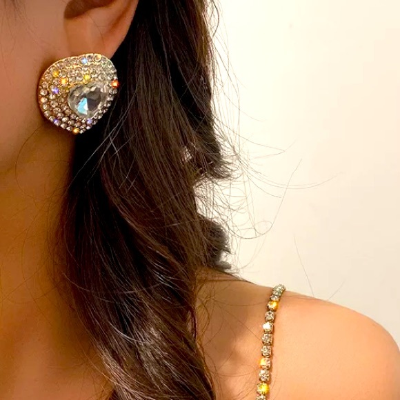 🌟 Gold Plated Heart Crystal Earrings - Picture 3 of 4